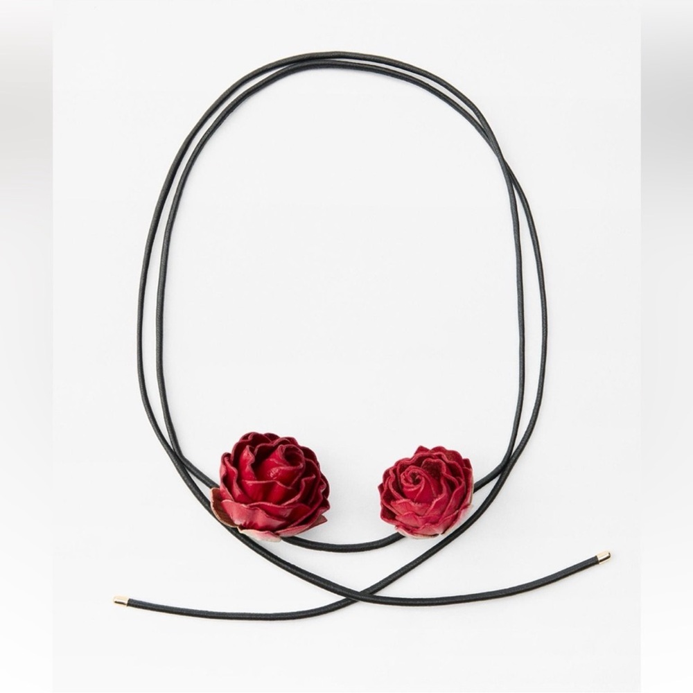 ZARA THIN LEATHER NECKLACE WITH ROSES